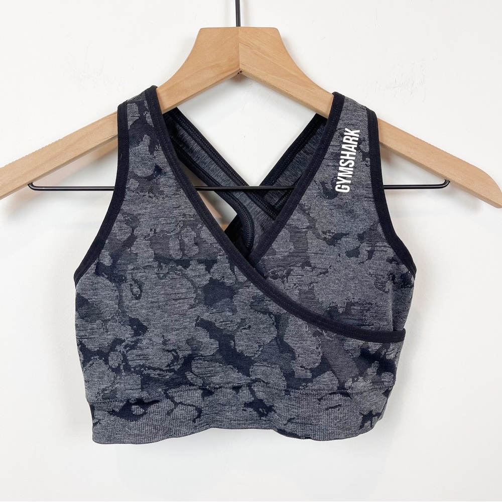 Gymshark Adapt Gray / Black Sports Bra